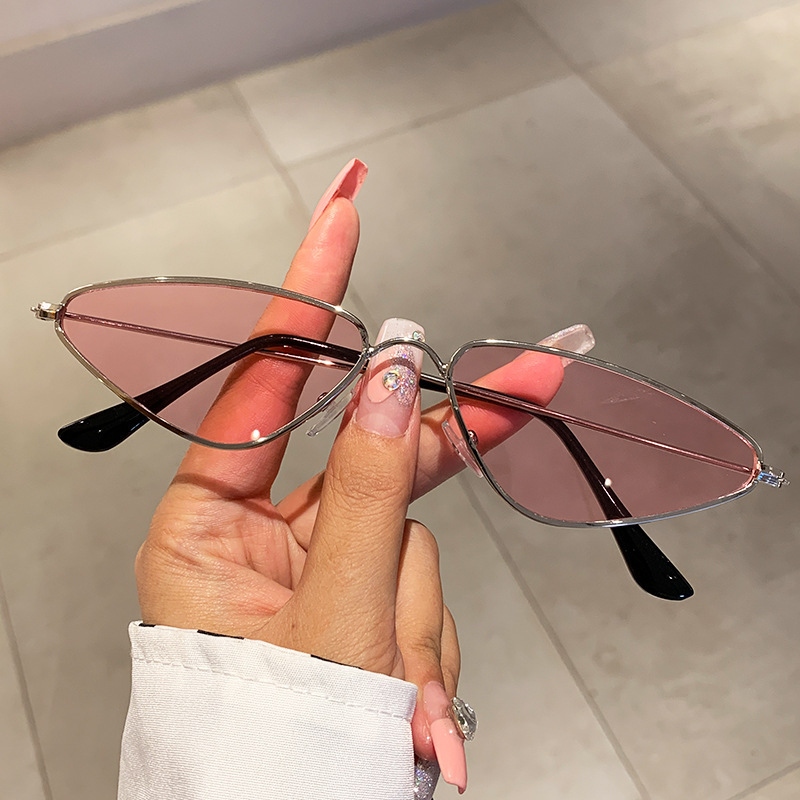 New Version of Cat Eye Small F - Sunglasses Cat Eye 评论和价格